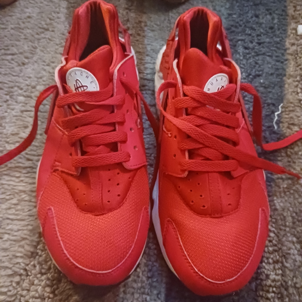 Women size 7 Nike Huarache